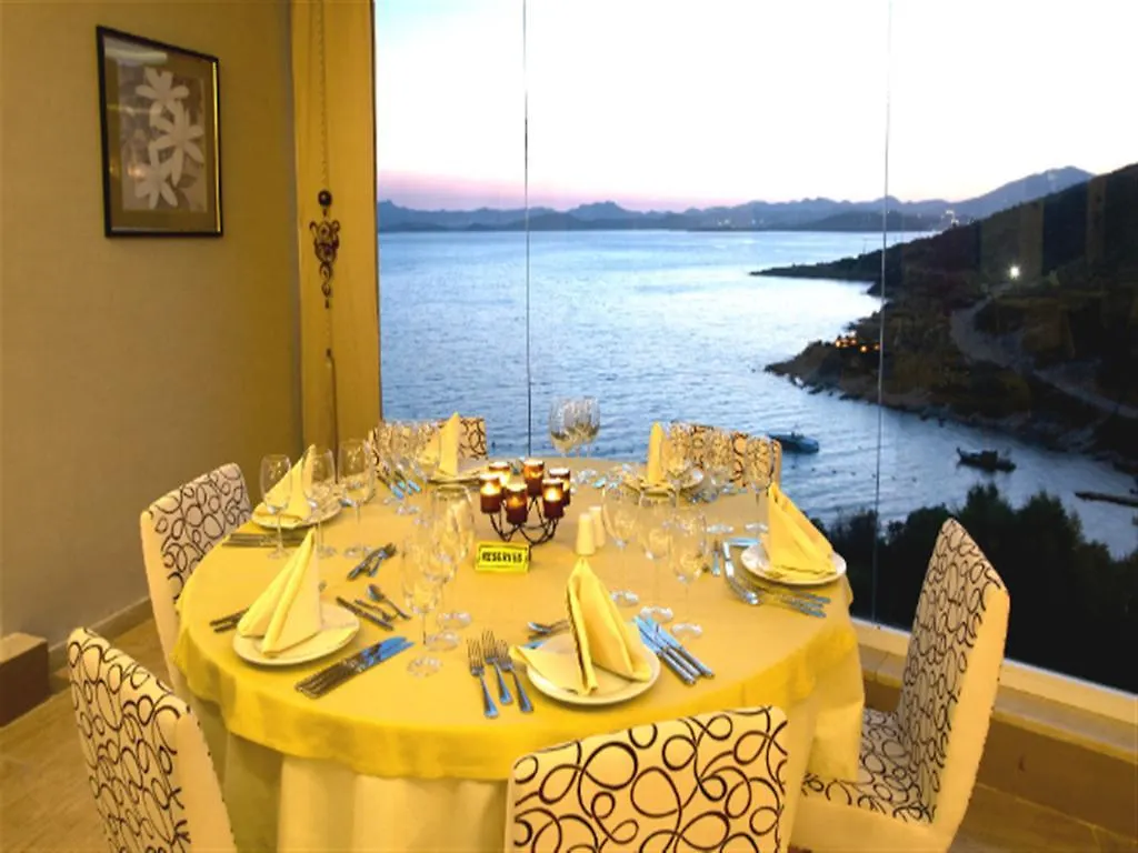 Bodrum Holiday Resort & Spa 5*,